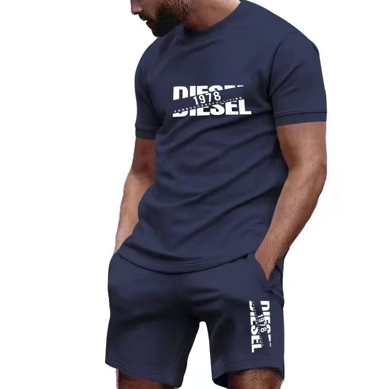 Men'S Fashion Looks - Setelan kaos dan celana pendek pria